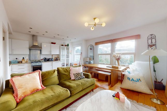 5 Oakhurst Grove, London photo 2