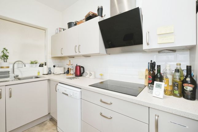 Flat for sale in Berry Court, Hook