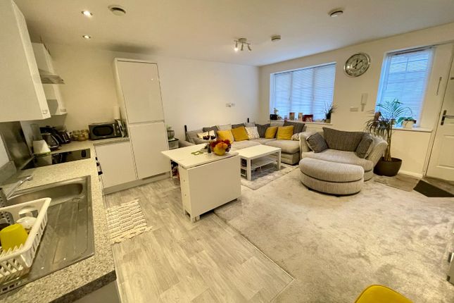 Flat 52, The Elms, Luton photo 4