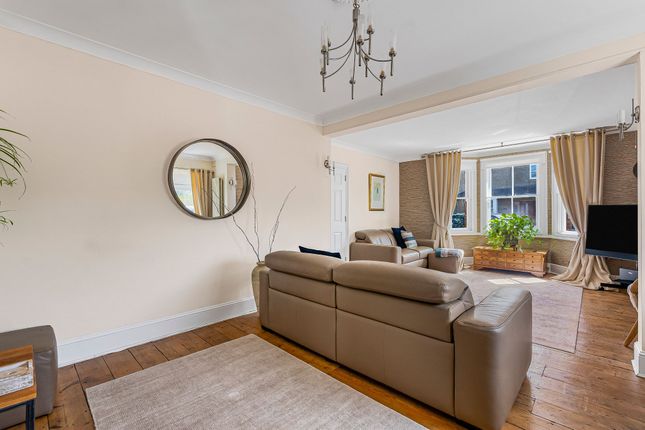 1 Holloways Lane, Welham Green photo 3