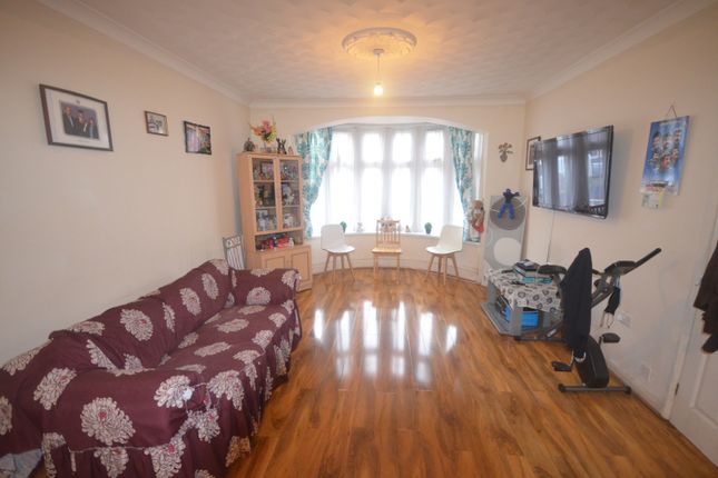 23, Malvern Drive, Ilford photo 2