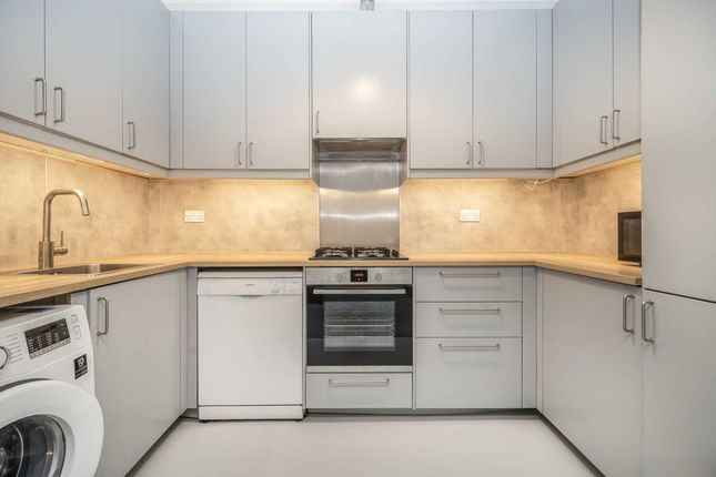 Flat 6, Wesley House, 5, Little Britain, London photo 2