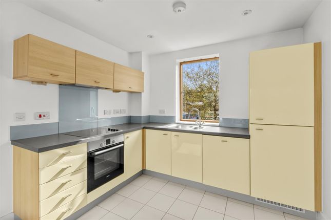 20 Ream Court,, Ryemead Boulevard, High Wycombe photo 4