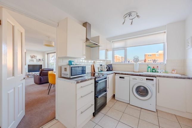 5 Grand Court West, Grand Drive, Leigh-On-Sea photo 4