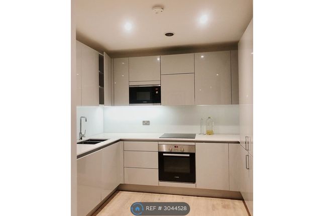 Apartment, Tarling House Walworth Square, London photo 3
