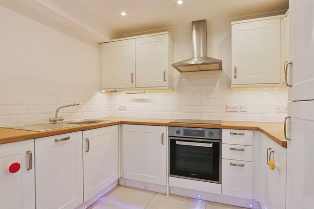 Flat Gd4, San Remo Towers, Sea Road, Bournemouth photo 4