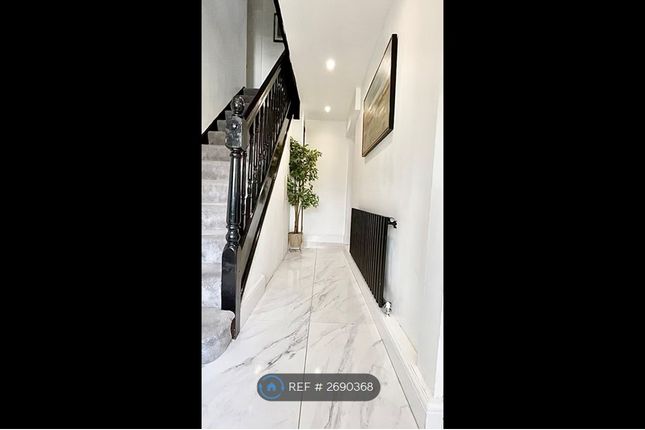 Holly Road, Wainscott, Rochester photo 5