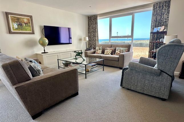 Flat 16, Richmond Court,, Park Lane, Lymington photo 4