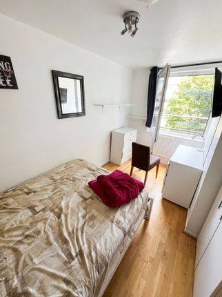 30 Stoughton Close, London photo 4