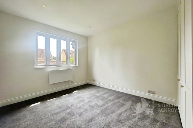 10, Elder Close, Surrey photo 4