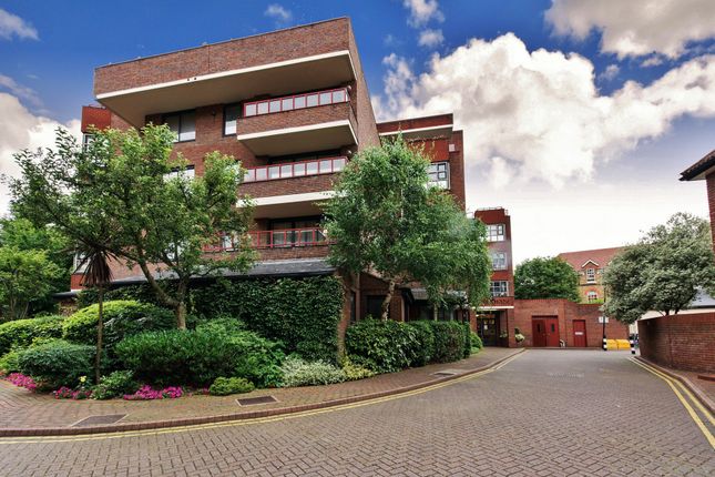 Flat to rent in Warwick House, Windsor Way, Hammersmith
