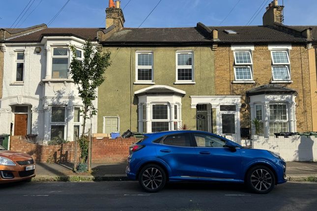 Terraced house to rent in Pearcroft Road, London