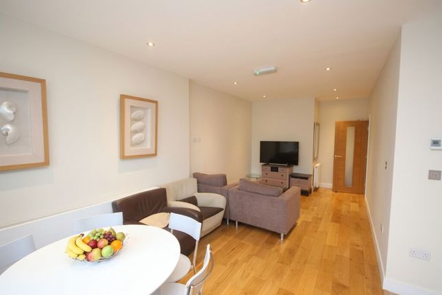 66 Rosemary Avenue, London photo 4
