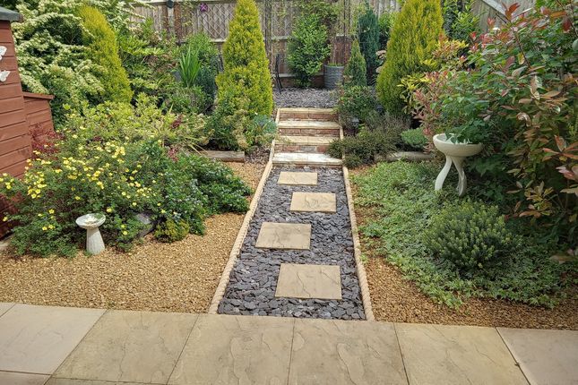 30, Strawberry Fields, Hempsted, Gloucester photo 2