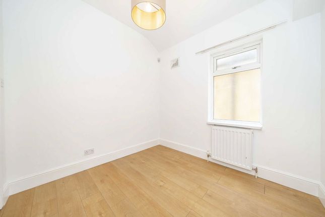 Flat 2, 38, Harvard Road, London photo 3