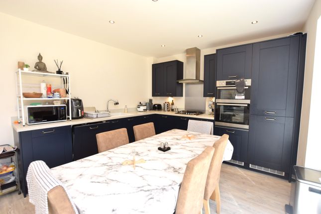 4, Bradshaw Close, Huntingdon photo 4