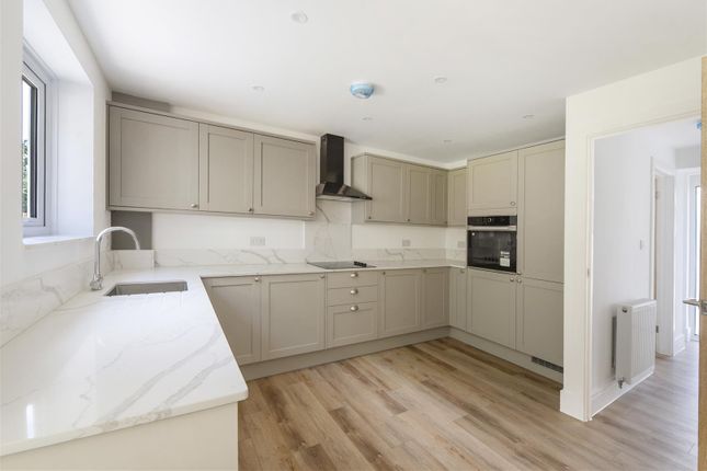 18, Orchard Crescent, Horsmonden photo 2