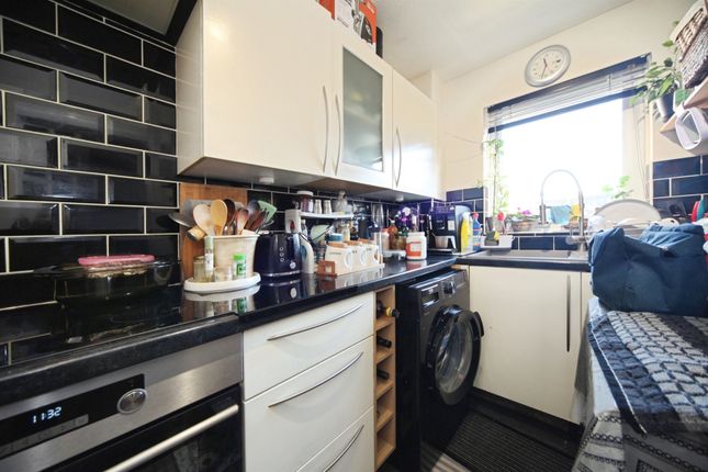 12, Gainsborough Drive, Dunstable photo 4
