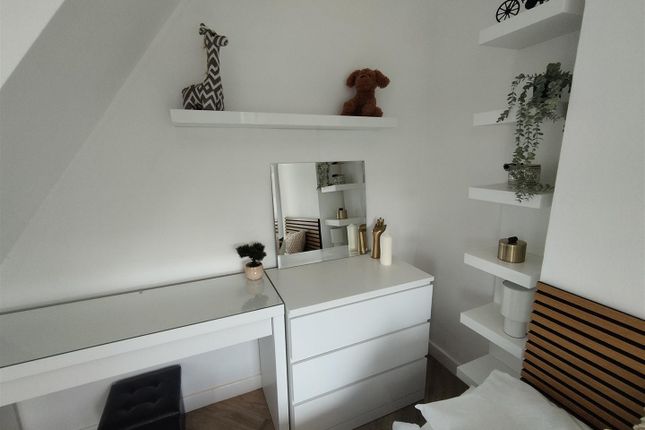 Room 3, 22, Priestsic Road, Sutton-In-Ashfield photo 3