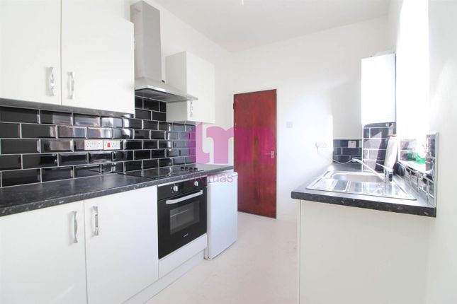 Thumbnail Maisonette to rent in Dock Road, Tilbury