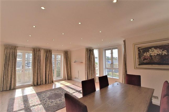 Flat 34 Walnut Court, St. Marys Gate, London photo 4