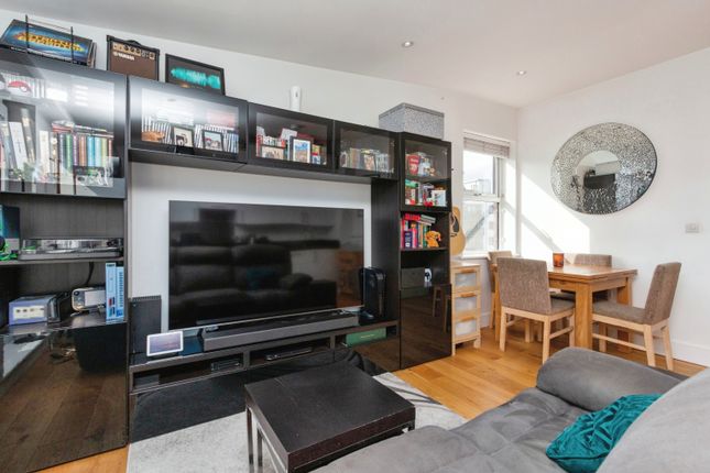 Flat for sale in Upper Charles Street, Camberley