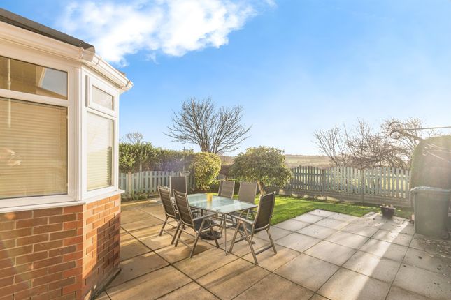 5, Meadow View, Huddersfield photo 4