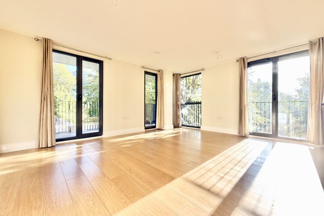 Flat 504, Charter House 450, High Road, Ilford photo 2