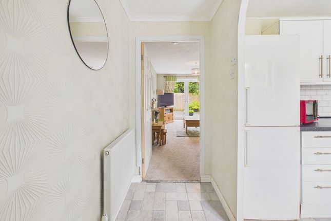 119 Greenacres, Barry photo 3