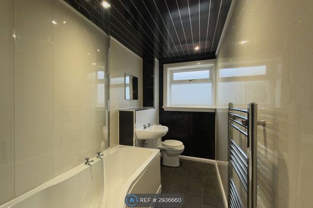 B Kestrel Place, Johnstone photo 2