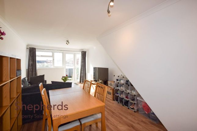 4, Turners Court, Cheshunt photo 4