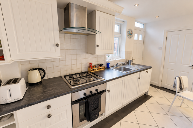 156 Burley Road, Leeds photo 3