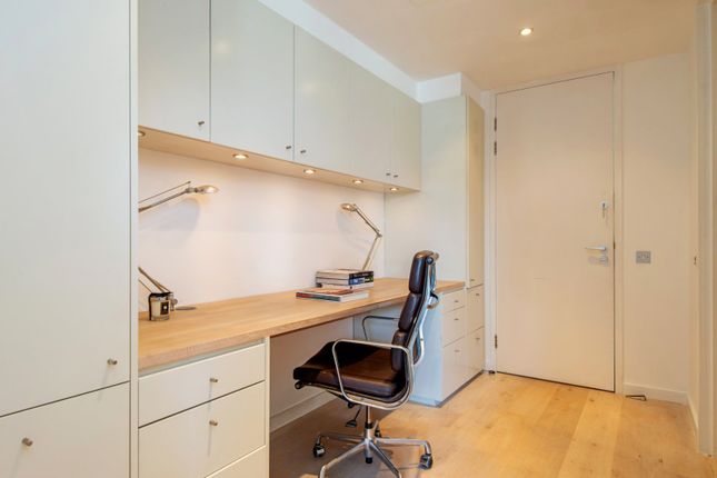 Flat for sale in Dallington Street, London