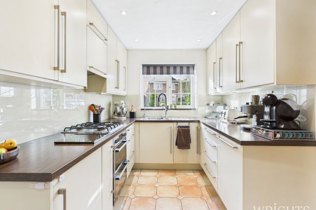 20, The Shaws, Welwyn Garden City photo 2