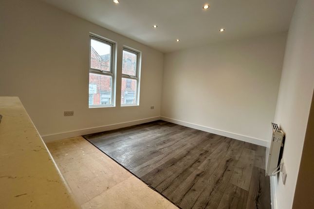 Flat 2, 2, HEANOR photo 4