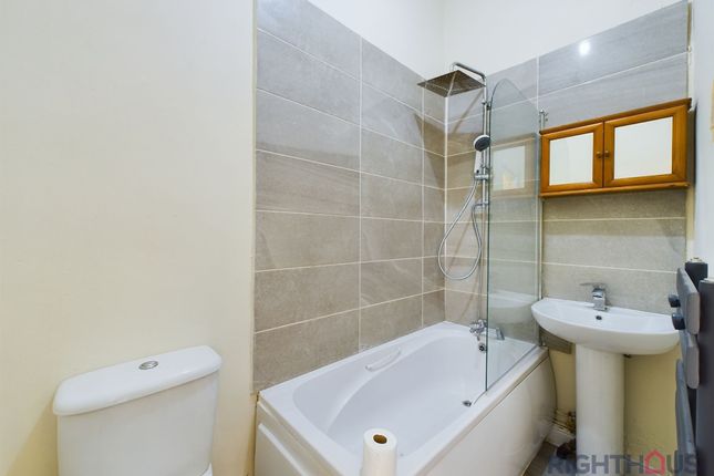 46 Westcroft Road, Bradford photo 3