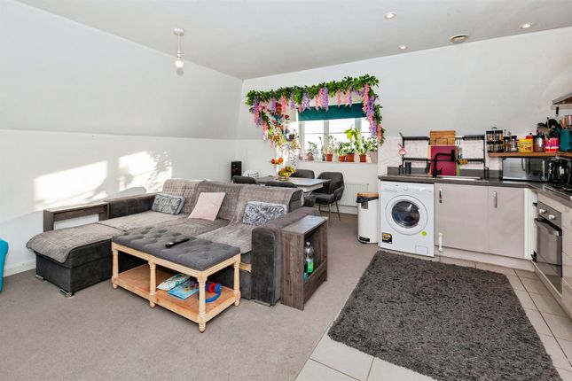 Flat 9, 21, Kenyon Way, SLOUGH photo 2