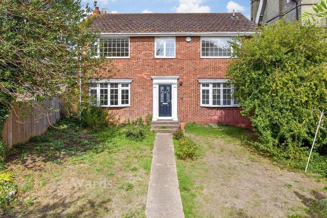 4-bed detached on The Birches, Tonbridge Road, Maidstone, £550,000