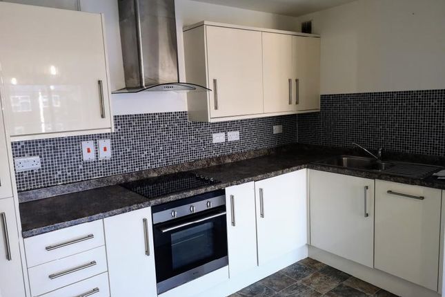 Flat for sale in Highview Court, Dudley Street, Luton, Bedfordshire
