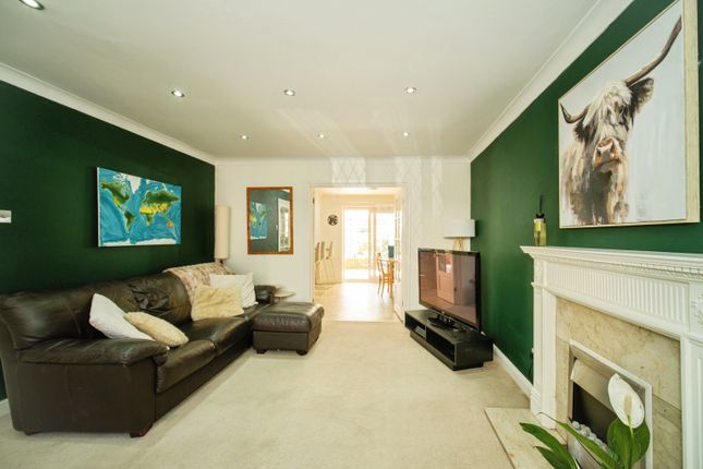 4, Fawler Mead, Bracknell photo 3