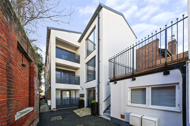 Flat 3 Neilson Rise, 32, London Street, Chertsey photo 4