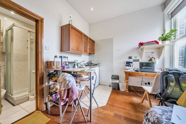 Flat 6, 22 Bina Gardens, South Kensington, London photo 5