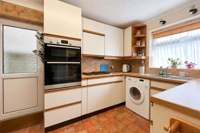 36, Valebridge Drive, Burgess Hill photo 2