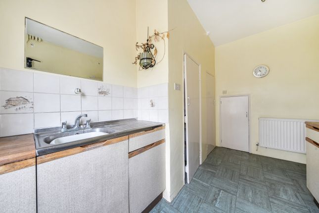 1, Lyddons Mead, Chard, Somerset, TA20 photo 4