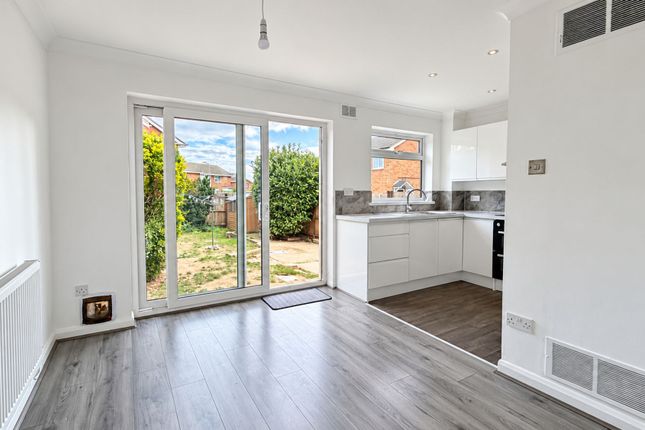42 Coniston, Southend-On-Sea photo 3