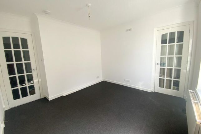 14C, Lade Street, Largs photo 4