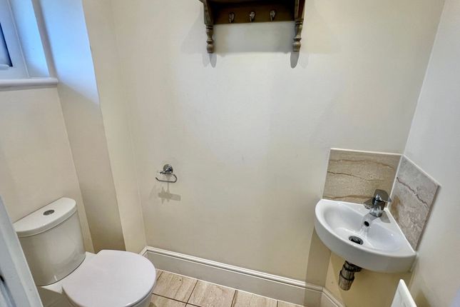 52 Furs Close, Taunton photo 3