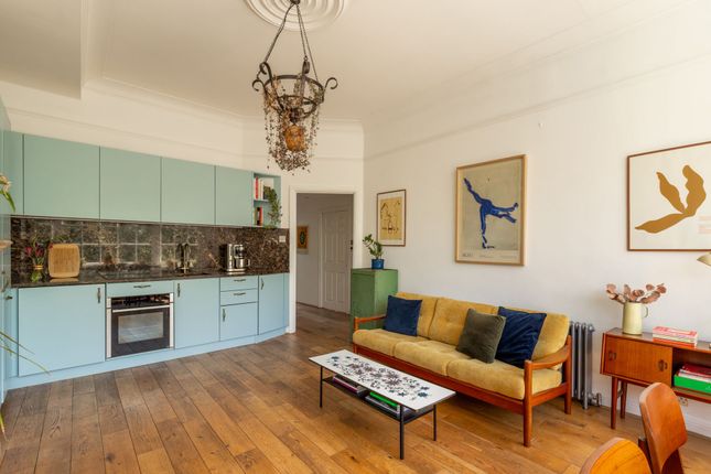 Flat 4, 11 The Paragon, London photo 3