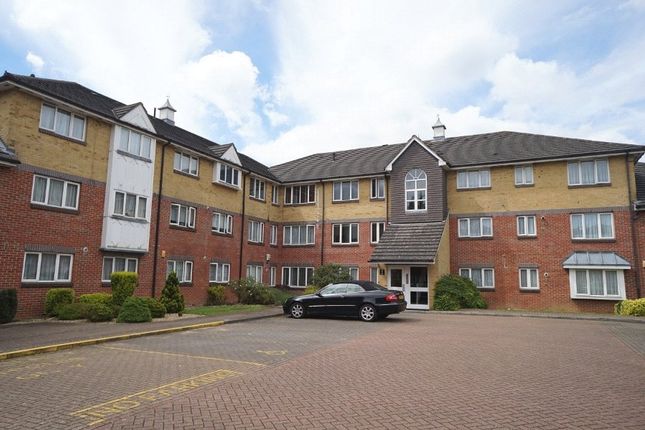 Flat to rent in Cherry Court, 621 Uxbridge Road, Pinner, Middlesex