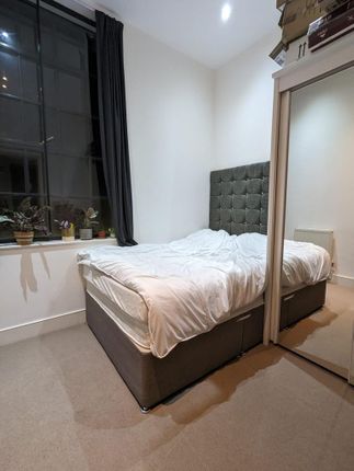 4, Tate Apartments, Algate, Liverpool Street photo 2